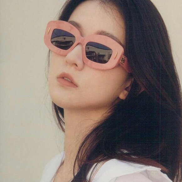 Loewe LW40114F 01A Sunglasses Shiny Black Cat Eye Frame, Smoke Lenses main image 7